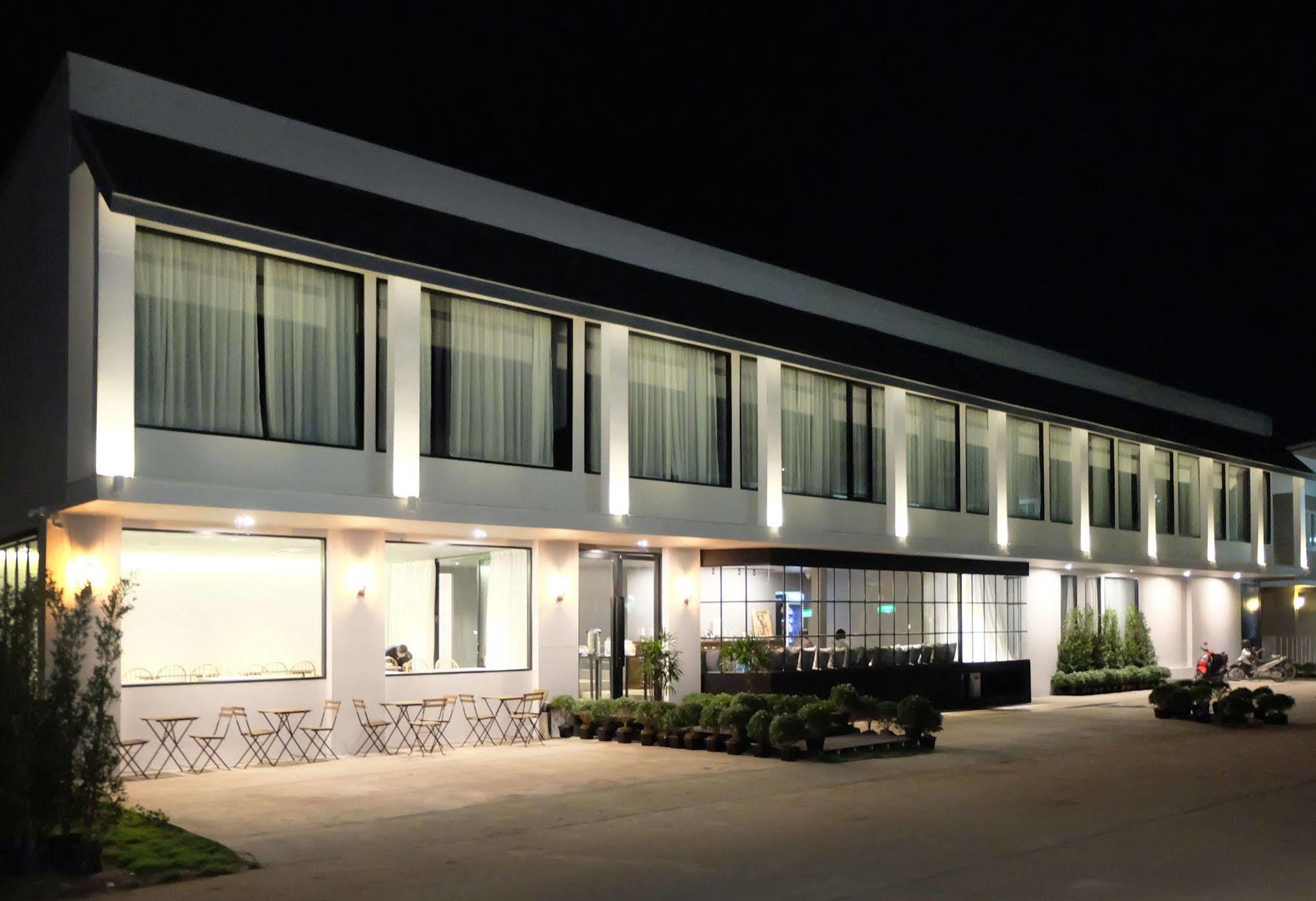 Srianunt Boutique Hotel Buriram Buitenkant foto